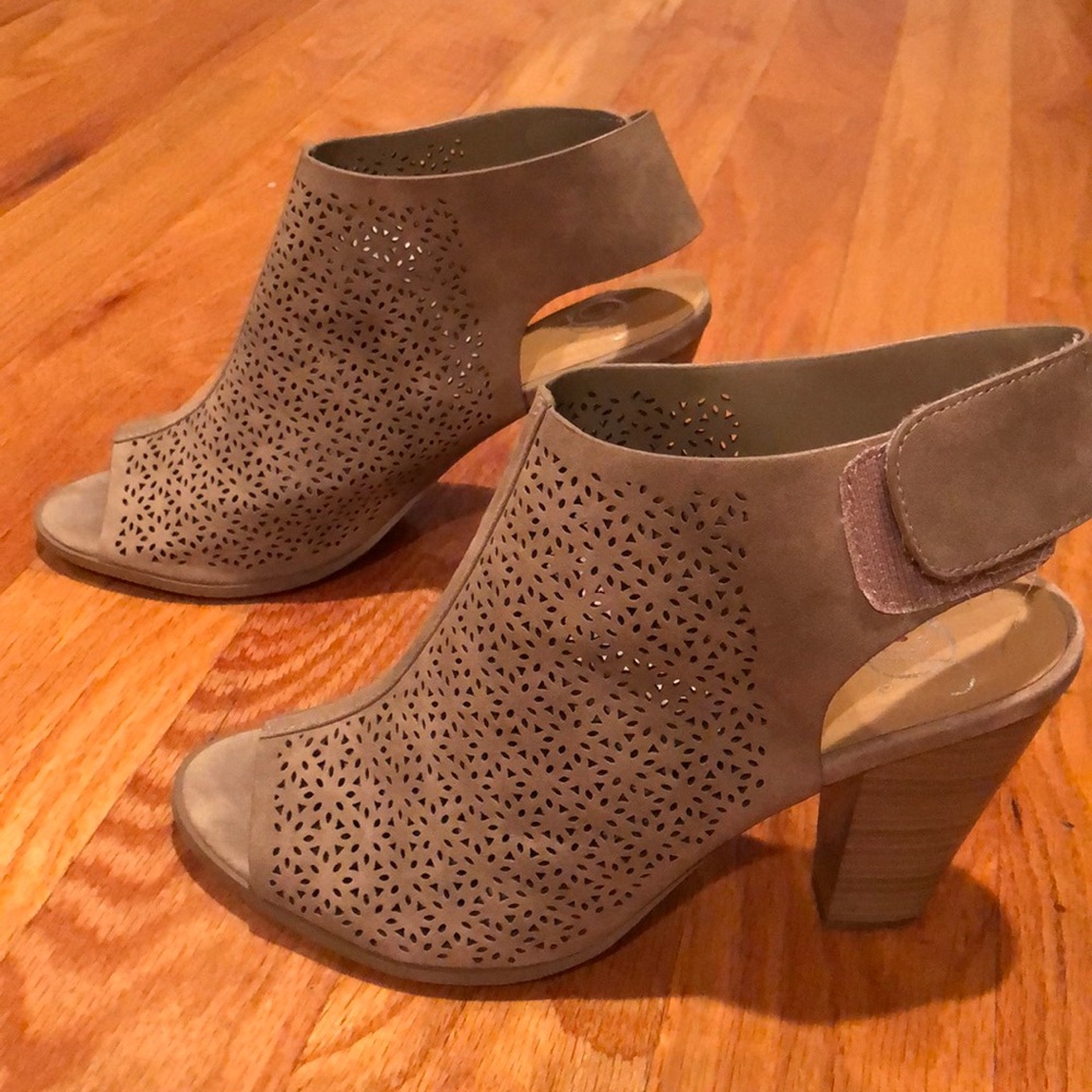 Peep toe booties - Picture 2 of 4